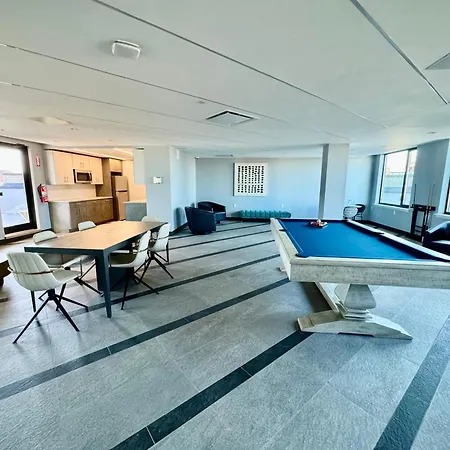 Near Manhattan Spacious Stunning New Modern Penthouse 3-Bedroom Apartment